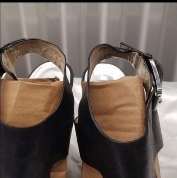 MICHEAL KORS PLATFORM SANDALS - Picture 7 of 11